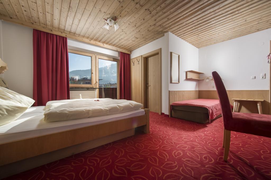 Familienhotel Central Sankt Johann in Tirol Room photo